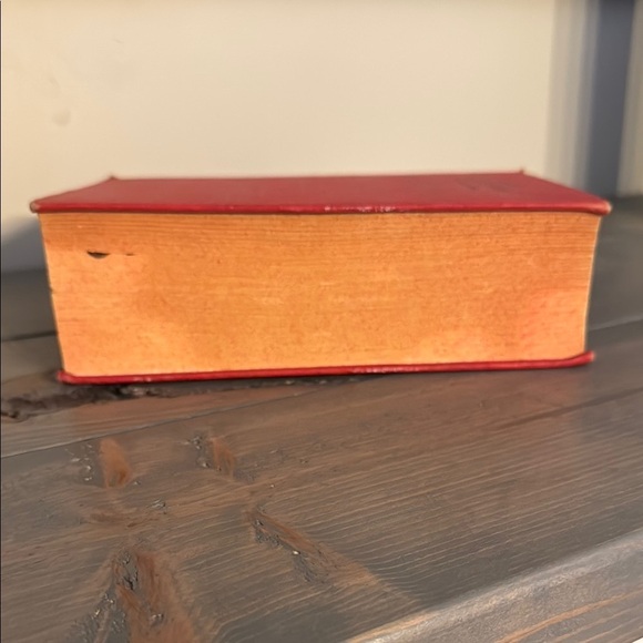 Gone with the Wind Red Hardcover Book - Picture 5 of 6